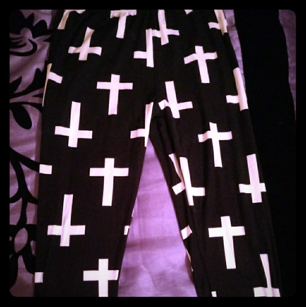 Gothic cross leggins